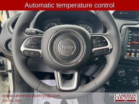 Used 2023 Jeep Renegade Latitude image 10