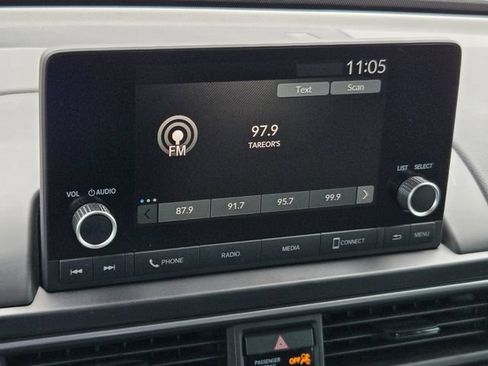 Used 2025 Honda Pilot Sport image 18