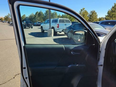 Used 2023 Toyota Tacoma TRD Off-Road image 15