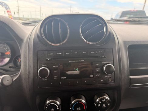 Used 2014 Jeep Patriot Latitude w/ All Weather Capability Group AWD/4WD image 40