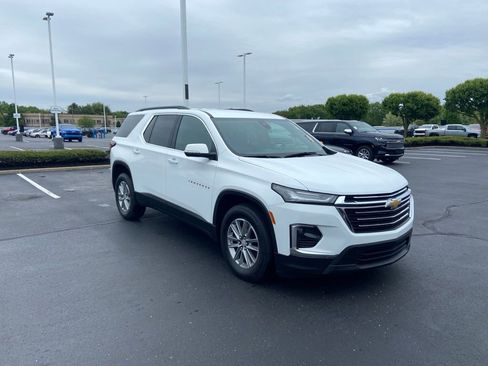Used 2023 Chevrolet Traverse LT w/ Rear Camera Mirror Package AWD/4WD image 3