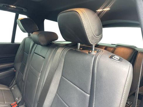 Used 2025 Mercedes-Benz GLS 450 4MATIC image 33