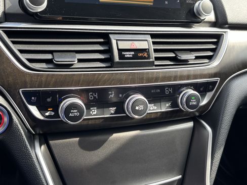 Used 2020 Honda Accord Touring image 29