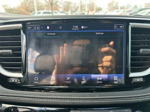 Used 2021 Chrysler Pacifica Touring-L w/ S Appearance Package image 25