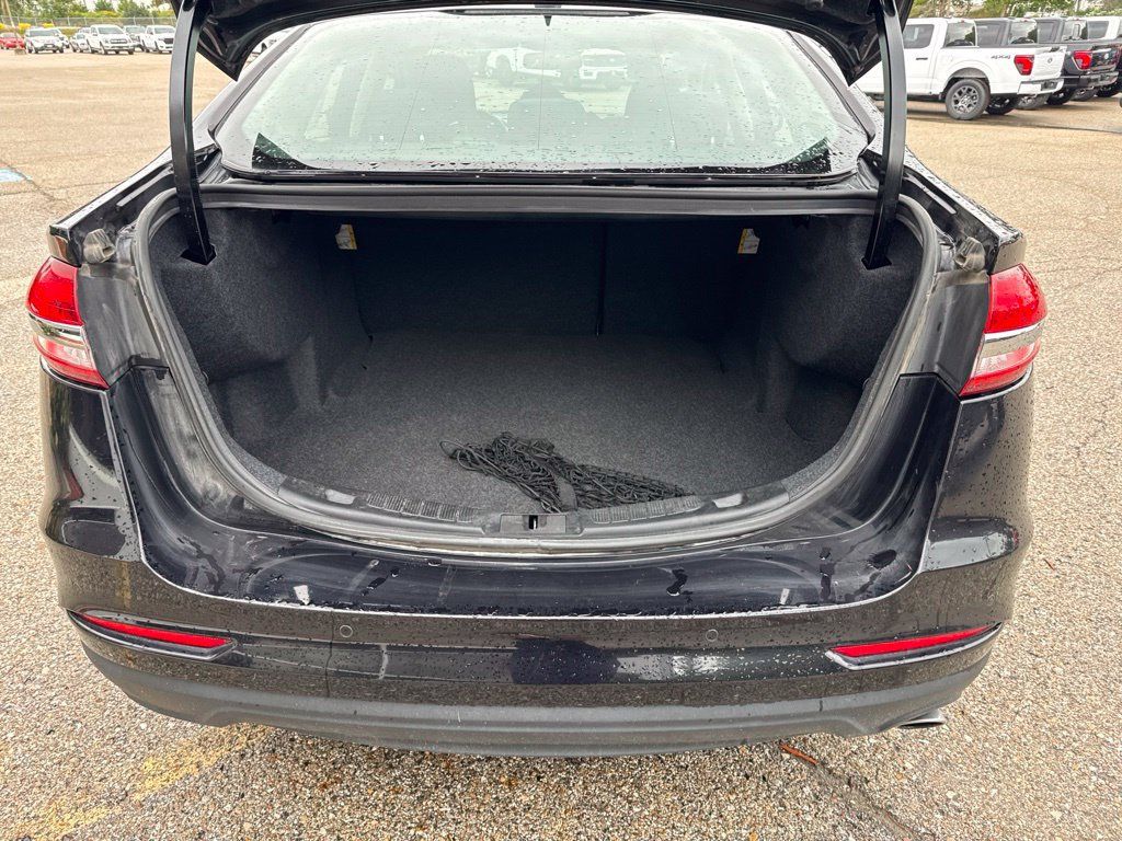 Used 2020 Ford Fusion SE FWD image 25