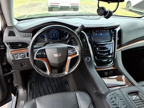 Used 2018 Cadillac Escalade ESV Premium Luxury RWD image 7