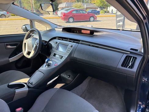 Used 2014 Toyota Prius Two image 19