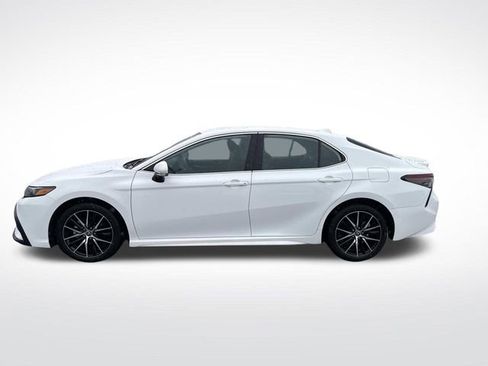 Used 2024 Toyota Camry SE image 2