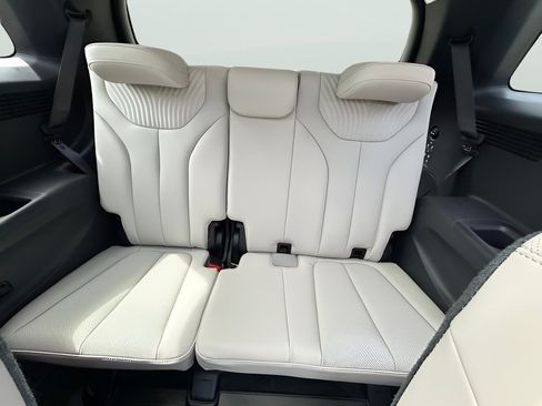 Used 2025 Hyundai Palisade Calligraphy AWD/4WD image 12