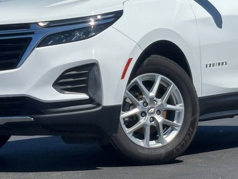 Used 2023 Chevrolet Equinox LT image 2