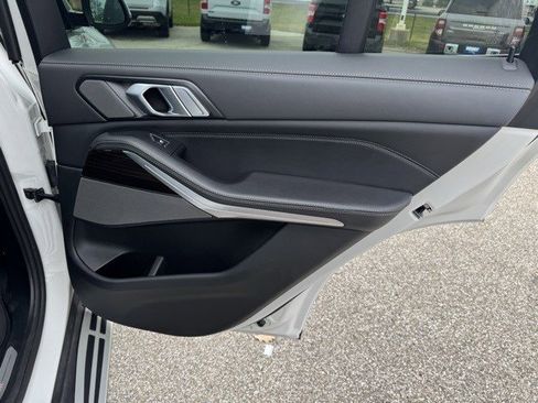 Used 2025 BMW X5 xDrive50e image 39