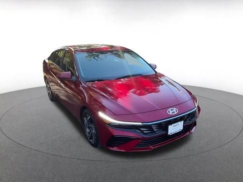 Used 2025 Hyundai Elantra SEL image 8