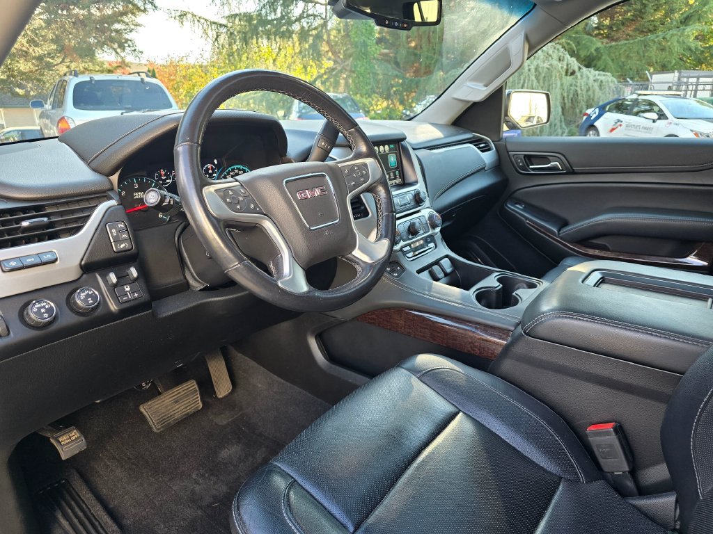 Used 2019 GMC Yukon SLT w/ Graphite Performance Edition AWD/4WD image 11