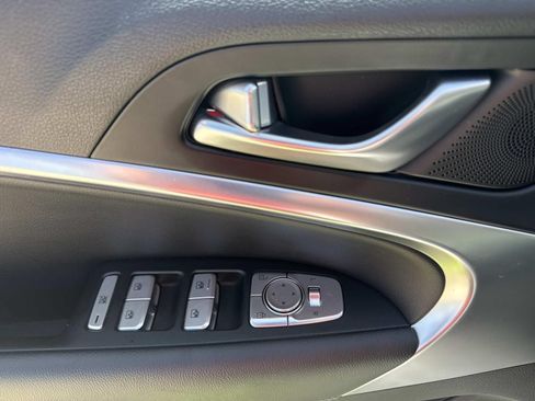 Used 2025 Genesis G70 2.5T AWD/4WD image 19