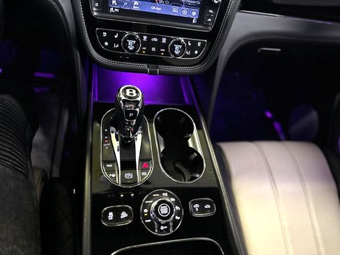 Used 2018 Bentley Bentayga image 31
