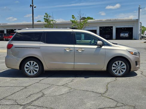 Used 2016 Kia Sedona EX FWD image 8