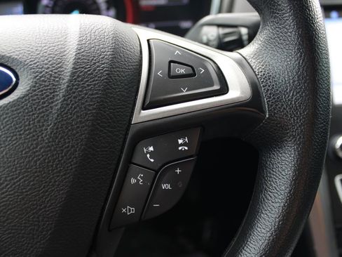 Used 2017 Ford Fusion SE FWD image 19