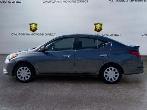 Used 2019 Nissan Versa SV image 2