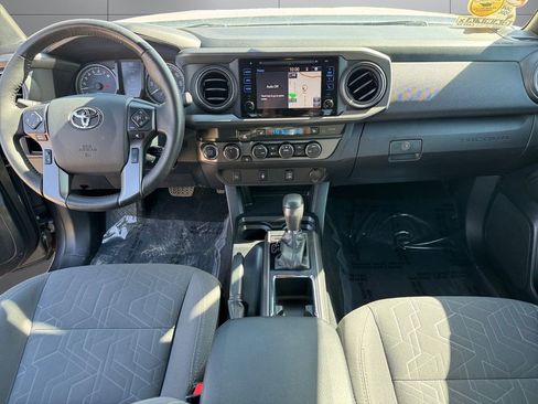 Certified 2019 Toyota Tacoma TRD Off-Road w/ TRD Premium Off Road Package AWD/4WD image 12