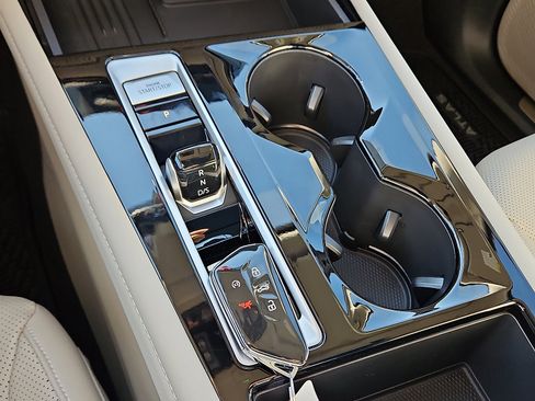 New 2026 Volkswagen Atlas SE image 15