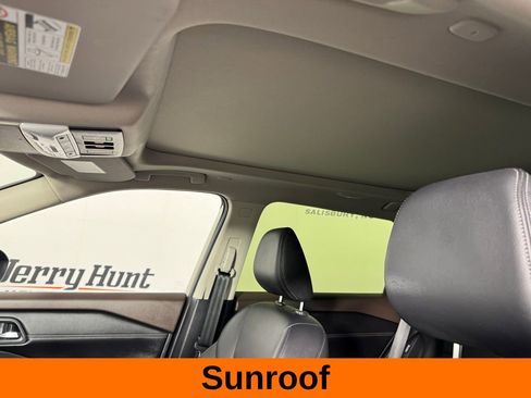 Used 2023 Nissan Rogue SL image 3