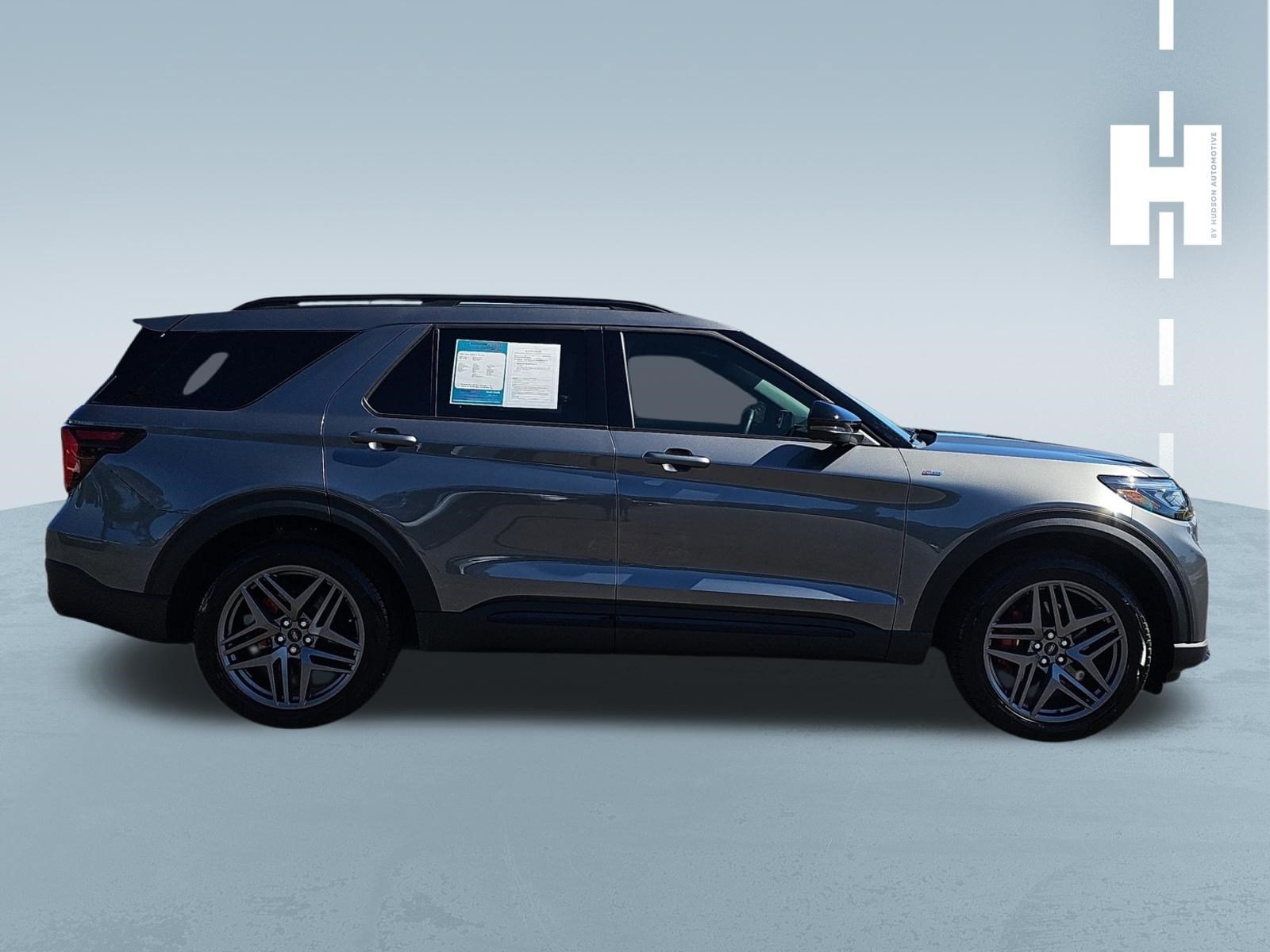 Used 2026 Ford Explorer ST-Line w/ ST-Line Street Pack AWD/4WD image 3