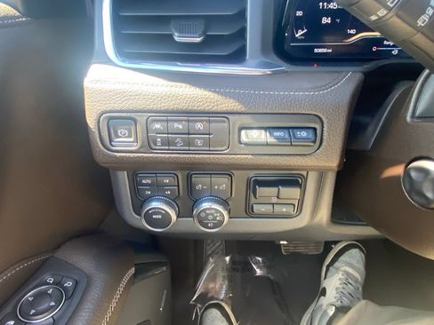 Used 2023 GMC Yukon XL Denali AWD/4WD image 14