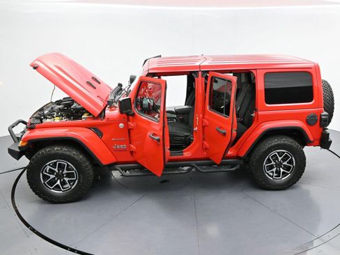 Used 2020 Jeep Wrangler Unlimited Sahara AWD/4WD image 36