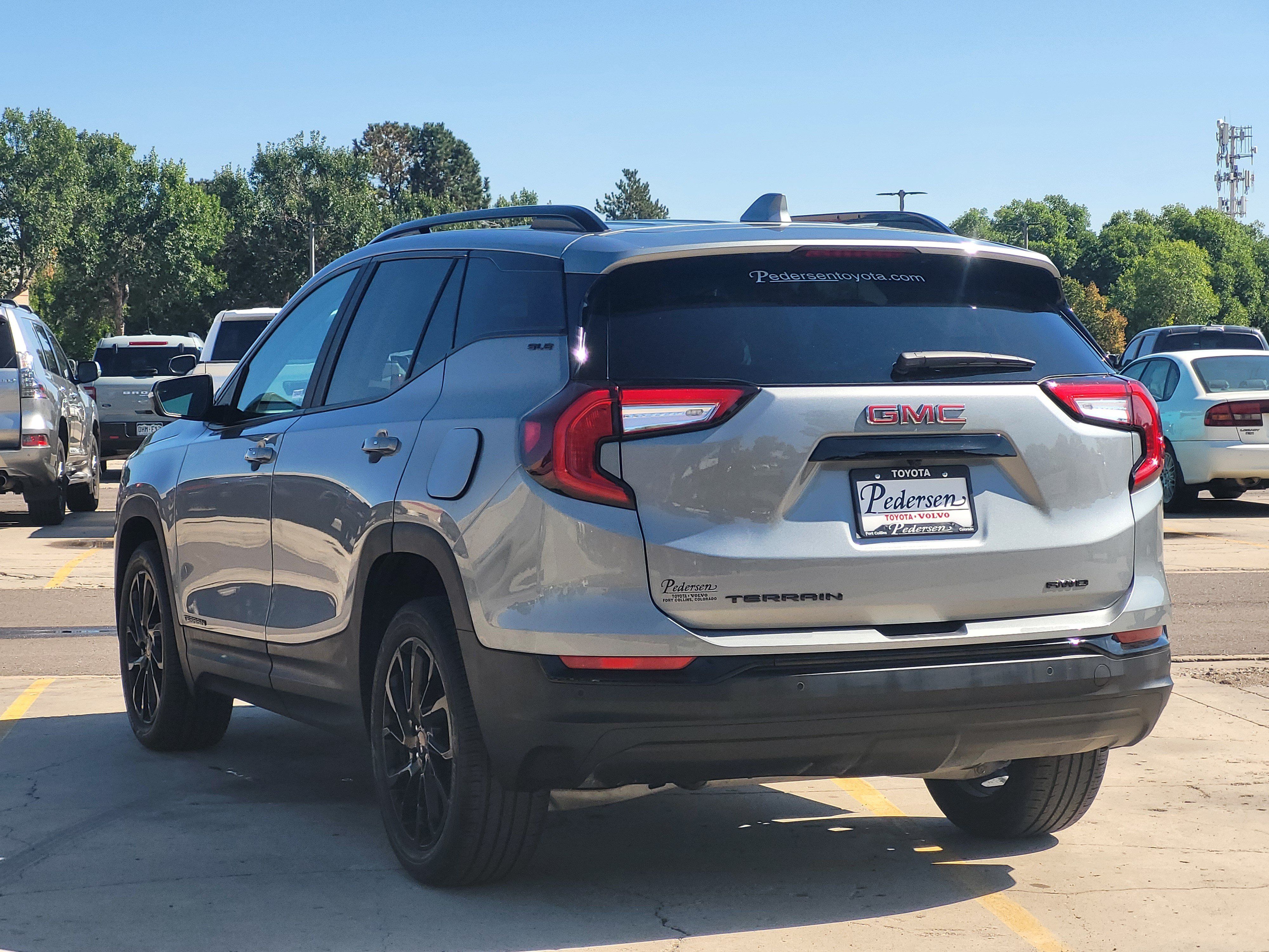 Used 2024 GMC Terrain SLE w/ Driver Convenience Package AWD/4WD image 3