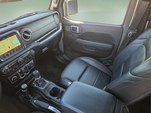 Used 2019 Jeep Wrangler Unlimited Sahara AWD/4WD image 12