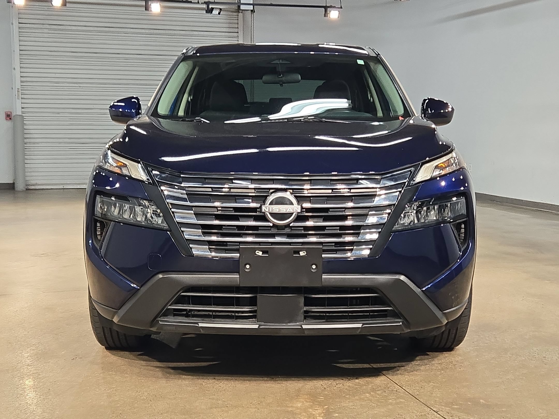 Used 2025 Nissan Rogue SV AWD/4WD image 2