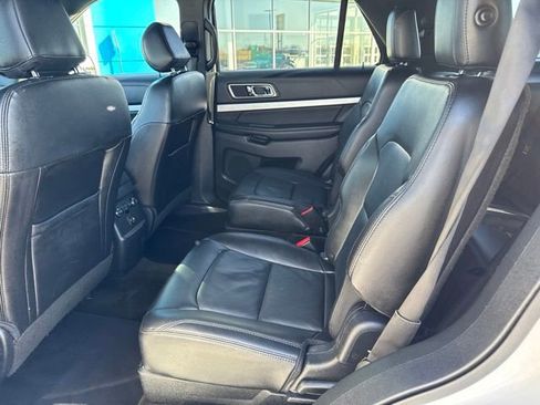 Used 2016 Ford Explorer XLT w/ Equipment Group 202A AWD/4WD image 28