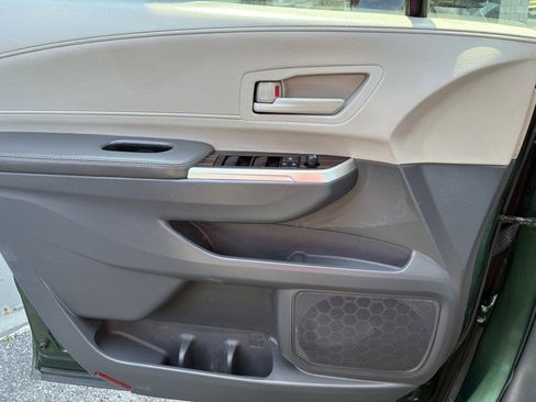 Used 2023 Toyota Sienna LE AWD/4WD image 15