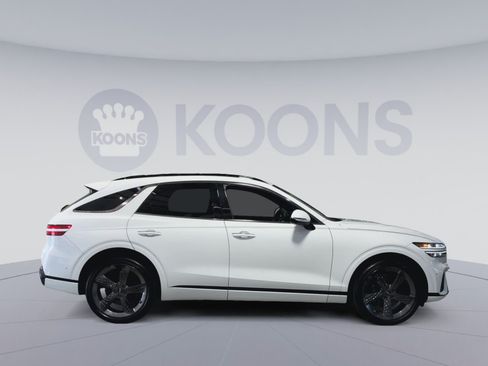 Used 2023 Genesis GV70 3.5T Sport w/ Sport Prestige Package AWD/4WD image 12