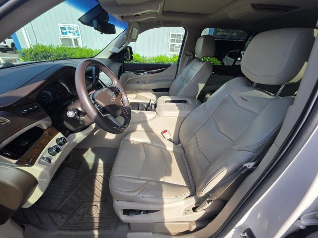 Used 2017 Cadillac Escalade Luxury AWD/4WD image 12