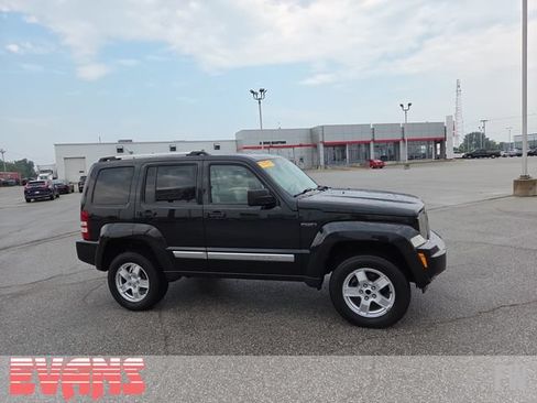 Used 2012 Jeep Liberty Limited Jet w/ Comfort/Convenience Group AWD/4WD image 2
