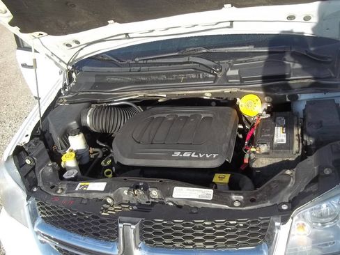 Used 2016 Dodge Grand Caravan American Value Package image 13