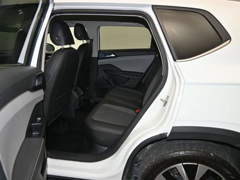 Used 2024 Volkswagen Taos SE FWD image 22