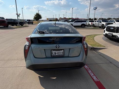 Used 2016 Toyota Prius Two FWD image 19