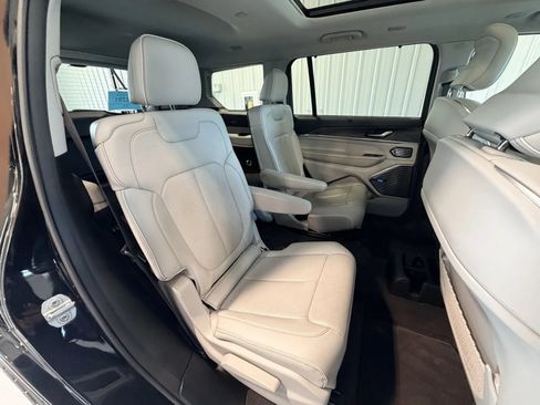 Used 2022 Jeep Grand Cherokee L Overland w/ Luxury Tech Group IV AWD/4WD image 24