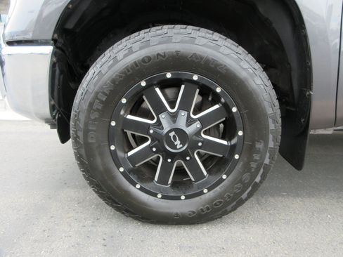 Used 2017 Toyota Tundra SR5 AWD/4WD image 41