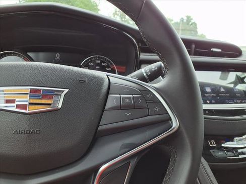 New 2026 Cadillac XT5 Luxury image 16