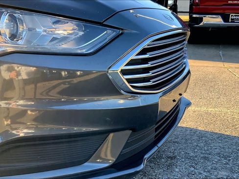 Used 2018 Ford Fusion SE w/ Fusion SE Technology Package image 25