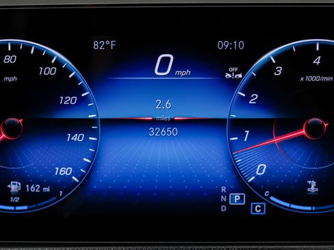 Used 2023 Mercedes-Benz GLB 250 4MATIC w/ Premium Package image 24
