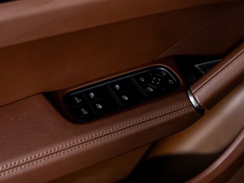 Used 2023 Porsche Cayenne Turbo image 48