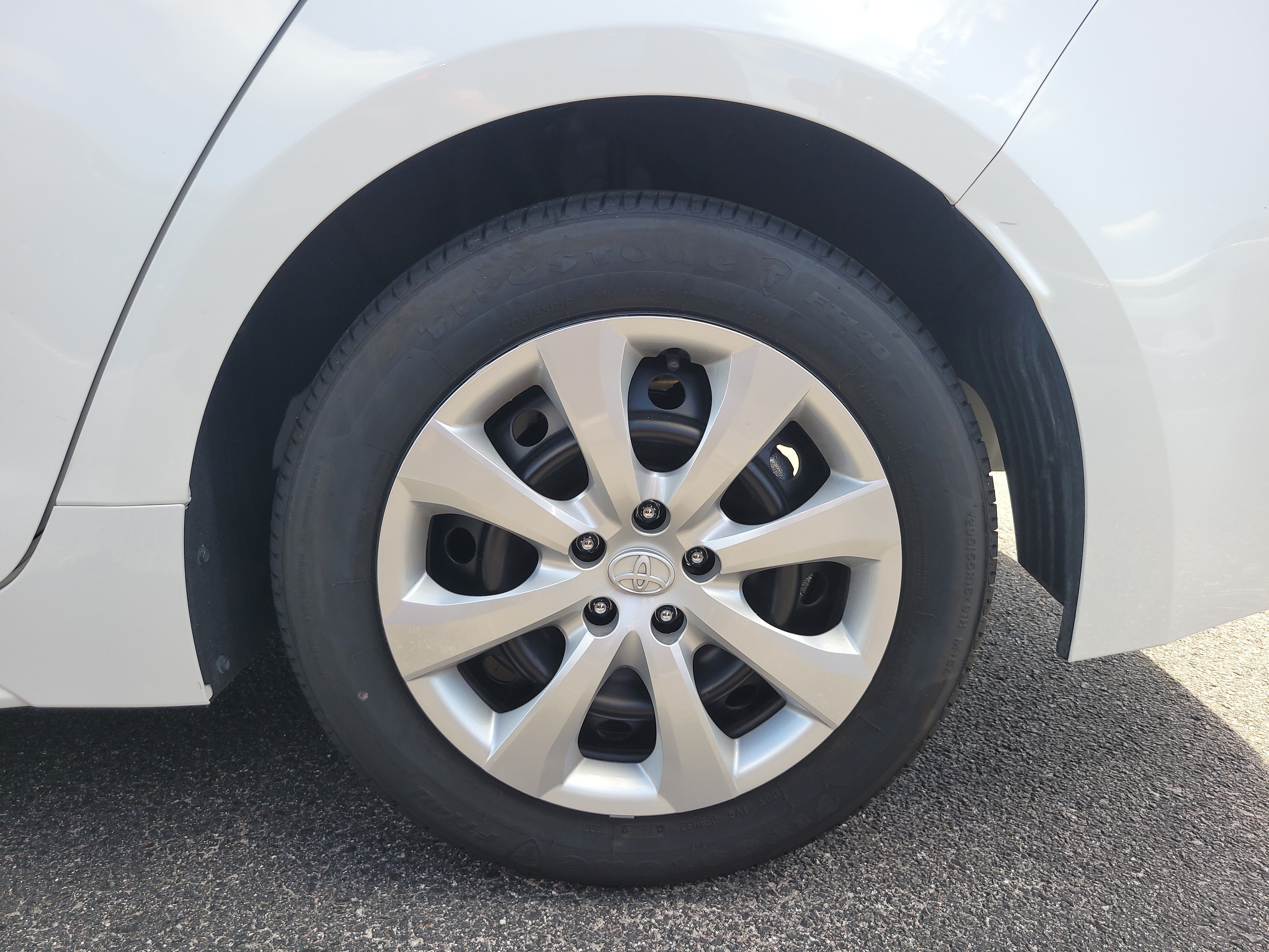 Used 2025 Toyota Corolla LE FWD image 8