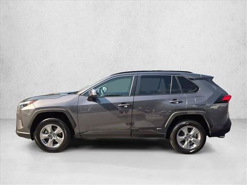 Used 2025 Toyota RAV4 XLE AWD/4WD image 9