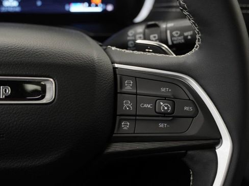 Used 2023 Jeep Grand Cherokee Laredo w/ Luxury Tech Group I AWD/4WD image 40