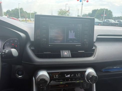 Used 2022 Toyota RAV4 XLE FWD image 4
