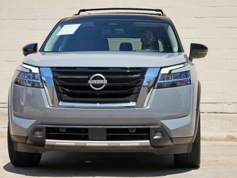 Used 2022 Nissan Pathfinder Platinum w/ Cargo Package FWD image 6